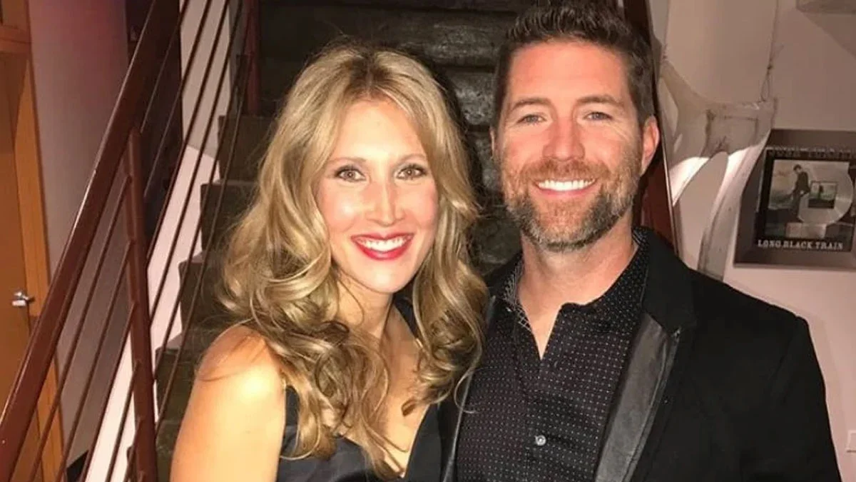 Josh Turner and Wife; Photo via Instagram